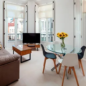 https://inmlaga-santos-suites-2.hotelsinnerja.org