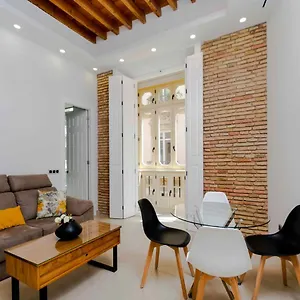 https://inmlaga-santos-suites-1.hotelsinnerja.org
